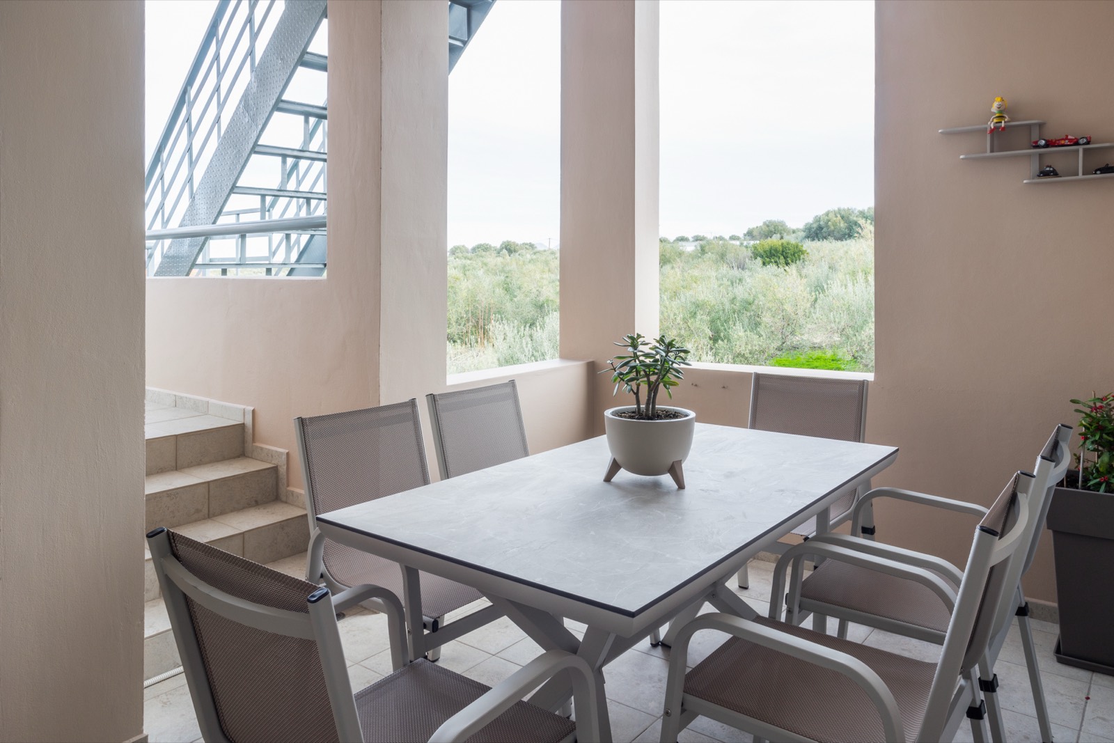 Covered terrace with dining table for six